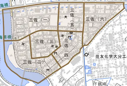 三佐とその周辺の地図。町の範囲を重ねている
