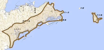 大字荒網代浦とその周辺の地図。町の範囲を重ねている
