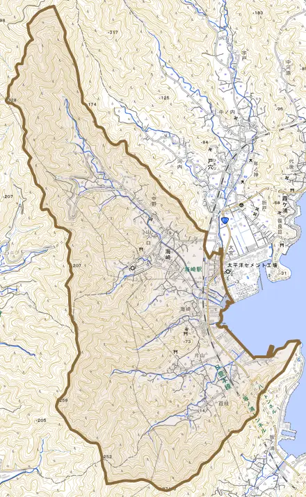 大字海崎とその周辺の地図。町の範囲を重ねている