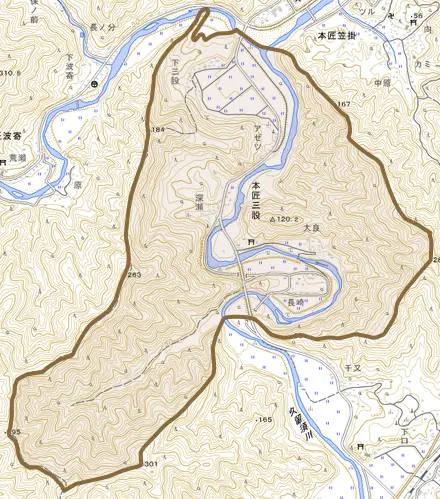 本匠大字三股とその周辺の地図。町の範囲を重ねている