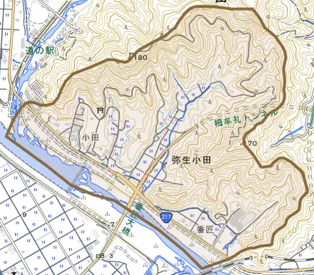 弥生大字小田とその周辺の地図。町の範囲を重ねている