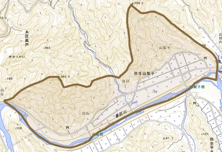 弥生大字山梨子とその周辺の地図。町の範囲を重ねている