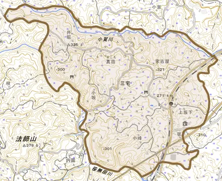 大字三宅とその周辺の地図。町の範囲を重ねている