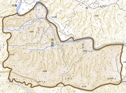 大字向山田とその周辺の地図。町の範囲を重ねている