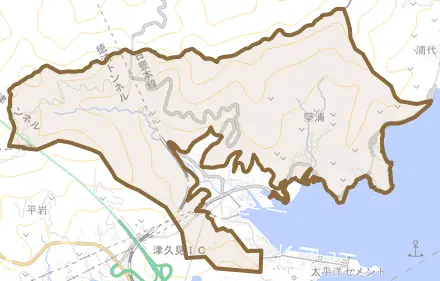 大字堅浦とその周辺の地図。町の範囲を重ねている