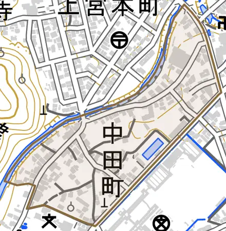 中田町とその周辺の地図。町の範囲を重ねている