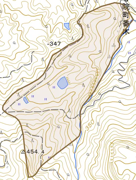 安心院町番木とその周辺の地図。町の範囲を重ねている
