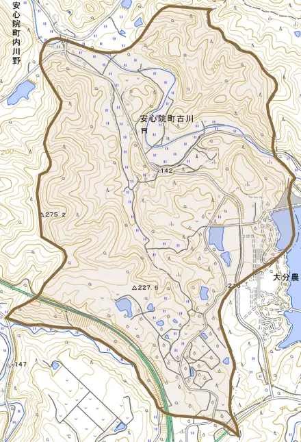 安心院町古川とその周辺の地図。町の範囲を重ねている