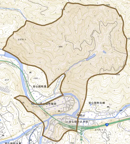 安心院町飯田とその周辺の地図。町の範囲を重ねている