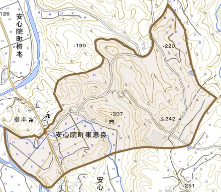 安心院町東恵良とその周辺の地図。町の範囲を重ねている