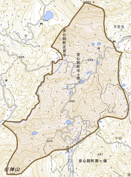 安心院町平ケ倉とその周辺の地図。町の範囲を重ねている