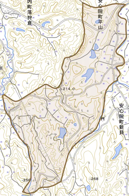 安心院町平山とその周辺の地図。町の範囲を重ねている