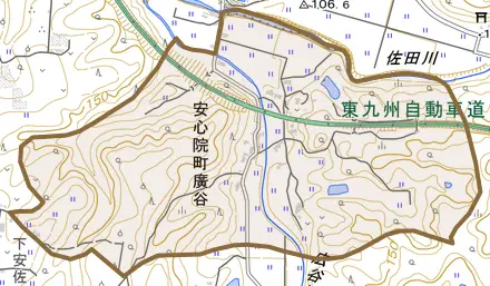 安心院町廣谷とその周辺の地図。町の範囲を重ねている