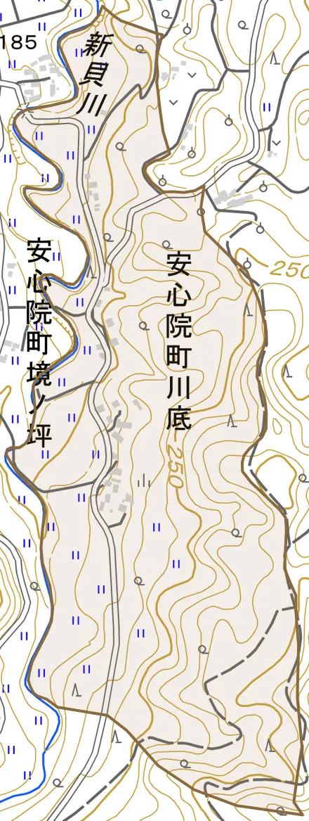 安心院町川底とその周辺の地図。町の範囲を重ねている