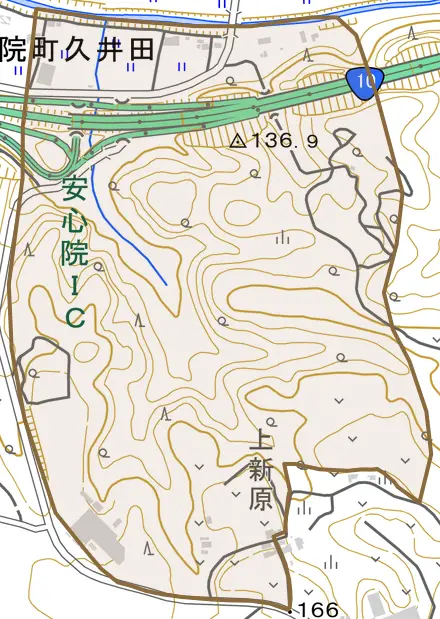 安心院町久井田とその周辺の地図。町の範囲を重ねている