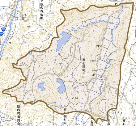 安心院町中山とその周辺の地図。町の範囲を重ねている