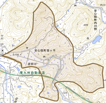 安心院町笹ケ平とその周辺の地図。町の範囲を重ねている