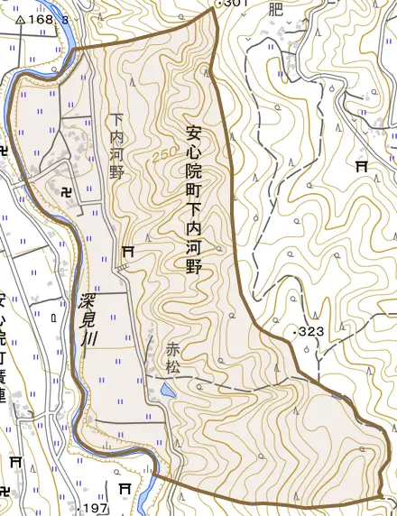 安心院町下内河野とその周辺の地図。町の範囲を重ねている