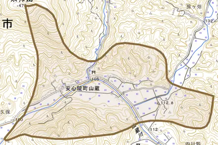 安心院町山蔵とその周辺の地図。町の範囲を重ねている