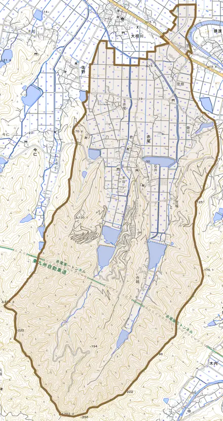 大字赤尾とその周辺の地図。町の範囲を重ねている