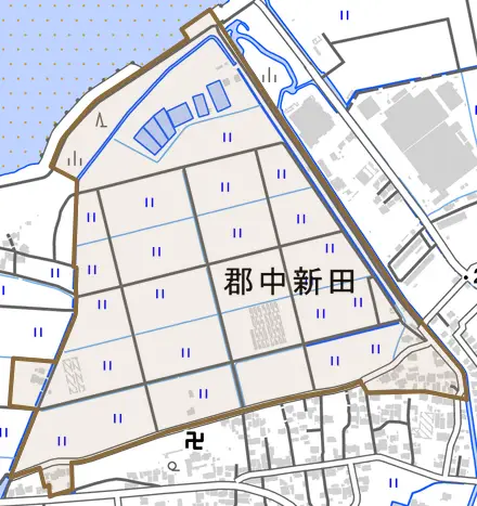 大字郡中新田とその周辺の地図。町の範囲を重ねている