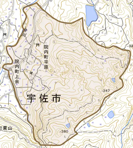 院内町平原とその周辺の地図。町の範囲を重ねている