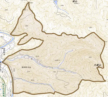 院内町北山とその周辺の地図。町の範囲を重ねている