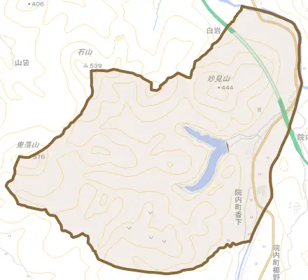 院内町香下とその周辺の地図。町の範囲を重ねている