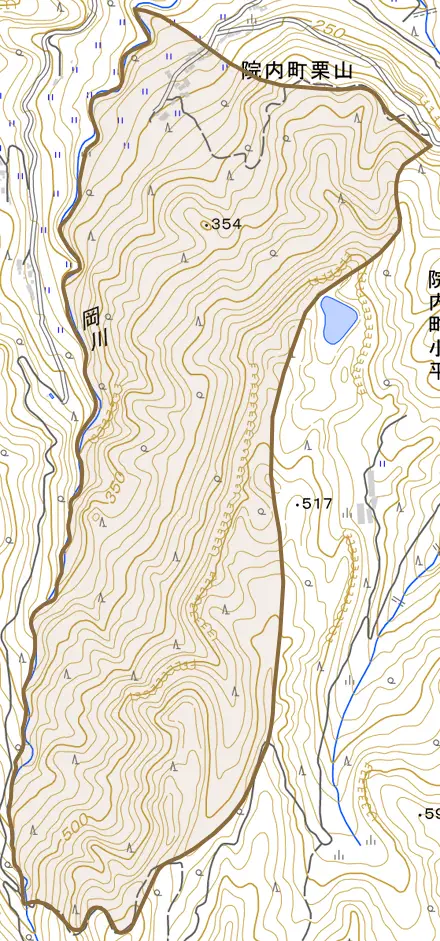 院内町栗山とその周辺の地図。町の範囲を重ねている
