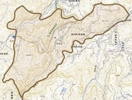 院内町西椎屋とその周辺の地図。町の範囲を重ねている
