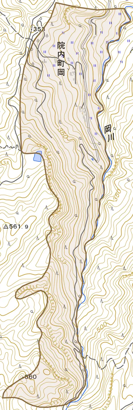 院内町岡とその周辺の地図。町の範囲を重ねている