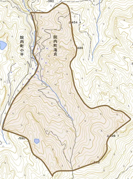 院内町滝貞とその周辺の地図。町の範囲を重ねている
