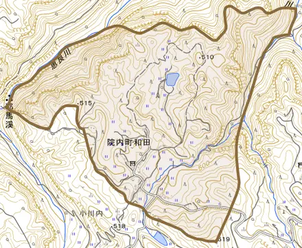 院内町和田とその周辺の地図。町の範囲を重ねている