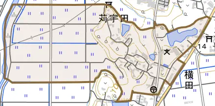 大字苅宇田とその周辺の地図。町の範囲を重ねている