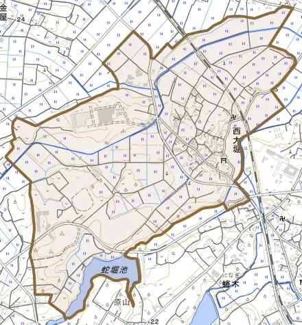 大字西大堀とその周辺の地図。町の範囲を重ねている