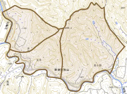 野津町大字秋山とその周辺の地図。町の範囲を重ねている