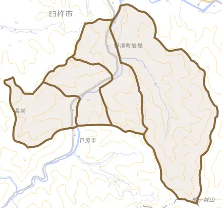 野津町大字岩屋とその周辺の地図。町の範囲を重ねている