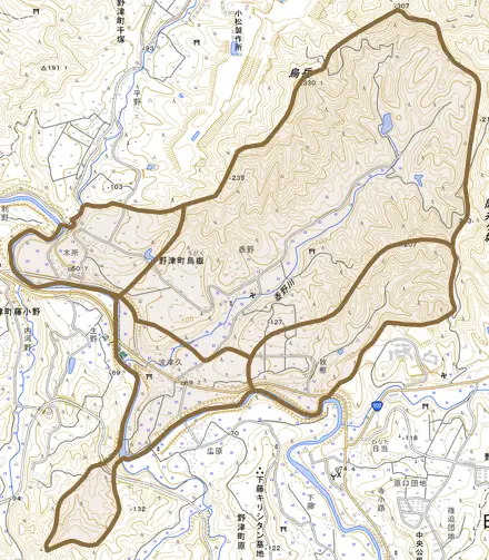 野津町大字烏嶽とその周辺の地図。町の範囲を重ねている