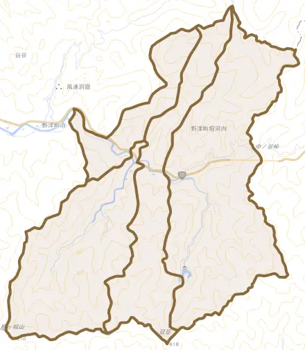 野津町大字垣河内とその周辺の地図。町の範囲を重ねている