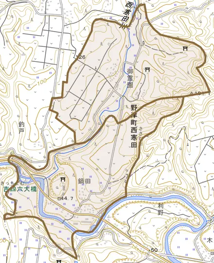 野津町大字西寒田とその周辺の地図。町の範囲を重ねている