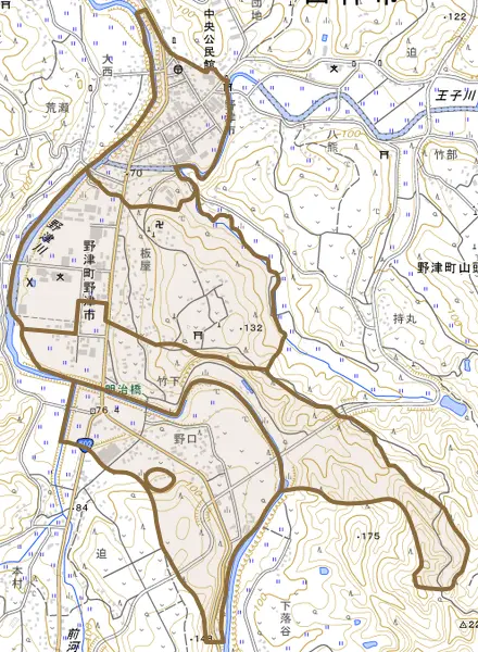 野津町大字野津市とその周辺の地図。町の範囲を重ねている