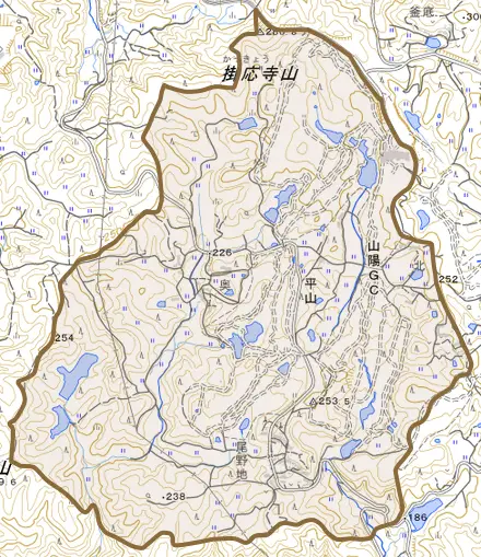 平山とその周辺の地図。町の範囲を重ねている