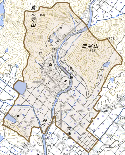 町苅田とその周辺の地図。町の範囲を重ねている