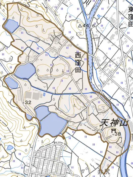 西窪田とその周辺の地図。町の範囲を重ねている