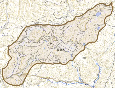 西勢実とその周辺の地図。町の範囲を重ねている