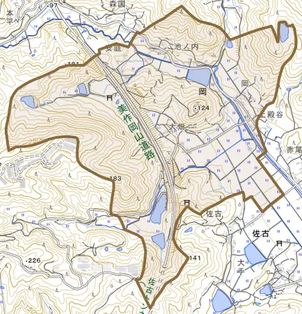 岡とその周辺の地図。町の範囲を重ねている