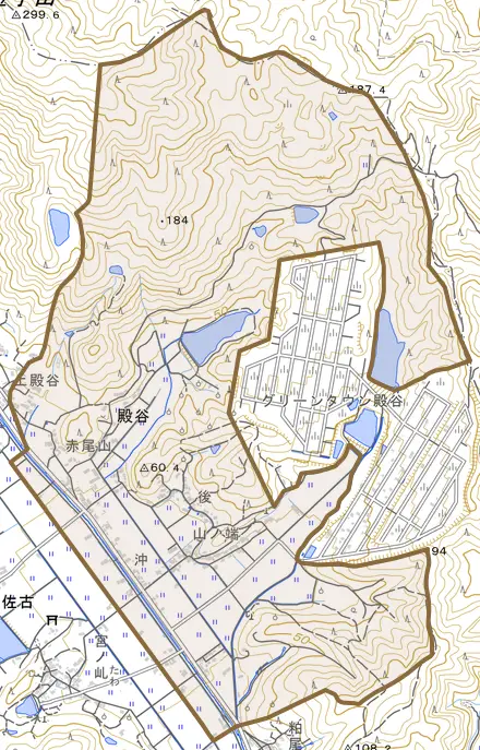 殿谷とその周辺の地図。町の範囲を重ねている