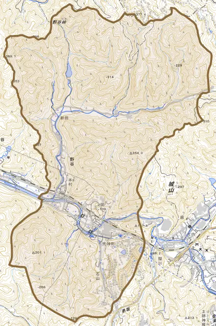 野谷とその周辺の地図。町の範囲を重ねている