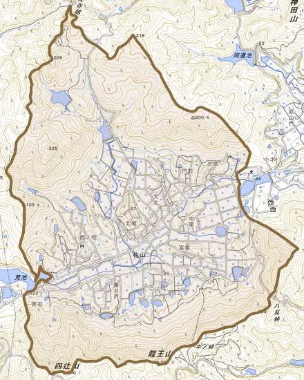 佐山とその周辺の地図。町の範囲を重ねている