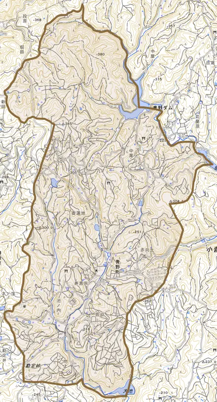 青野町とその周辺の地図。町の範囲を重ねている